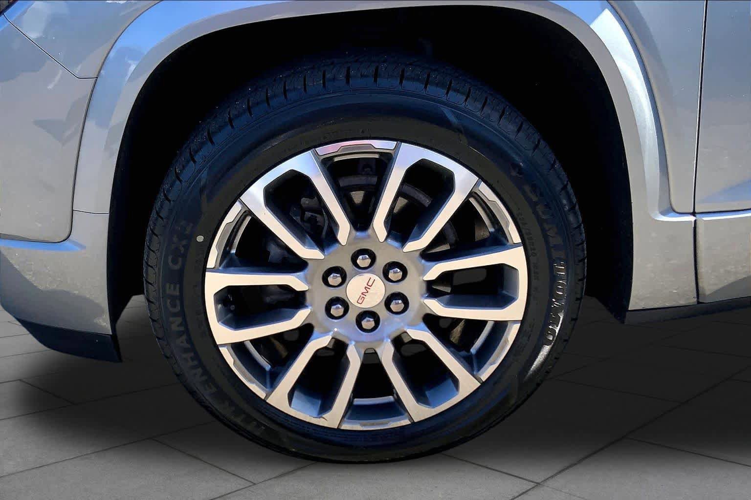 Used 2023 GMC Acadia Denali w/ Denali Ultimate Package AWD/4WD image 11