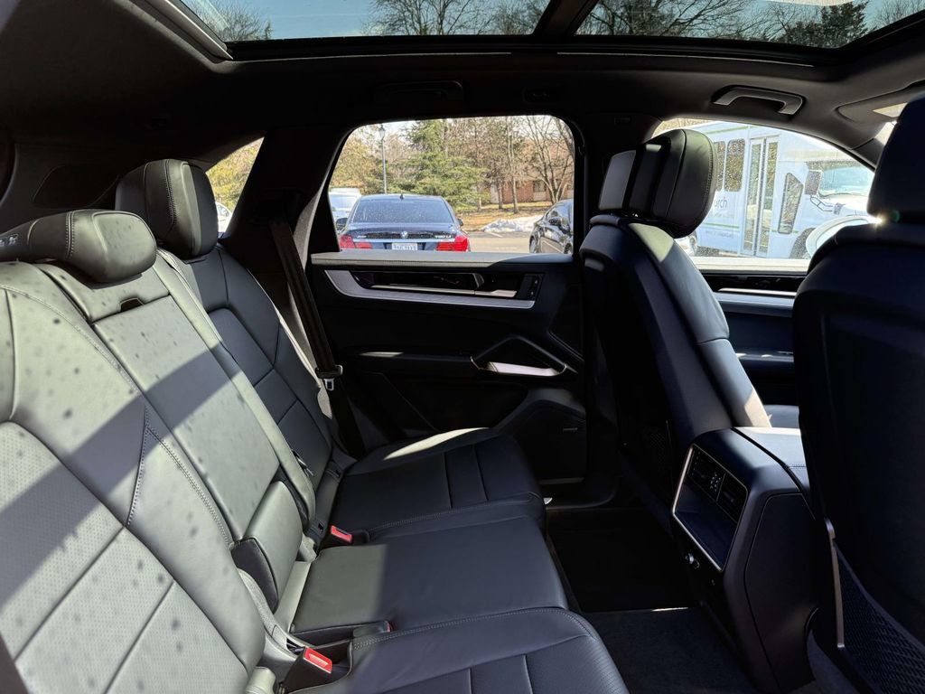 Used 2026 Porsche Cayenne AWD/4WD image 15