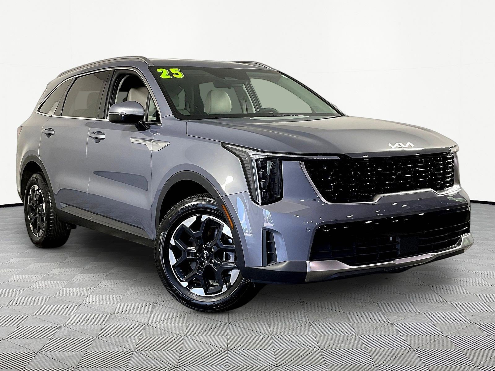 Used 2025 Kia Sorento S AWD/4WD image 3