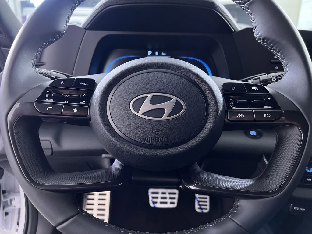 Used 2025 Hyundai Elantra Sport image 16