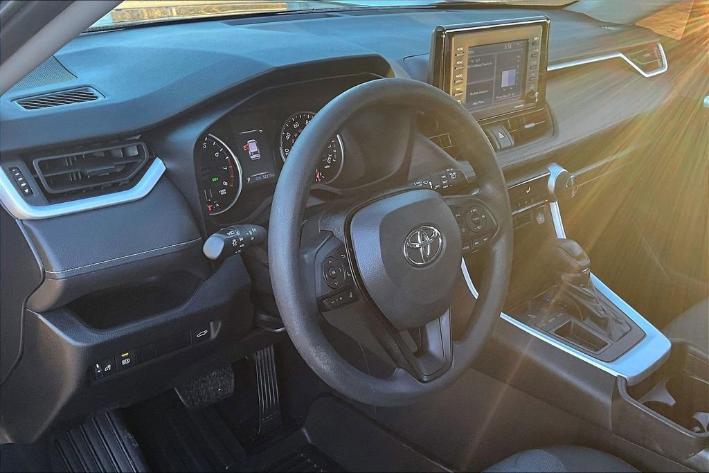Used 2021 Toyota RAV4 XLE w/ Convenience Package image 17