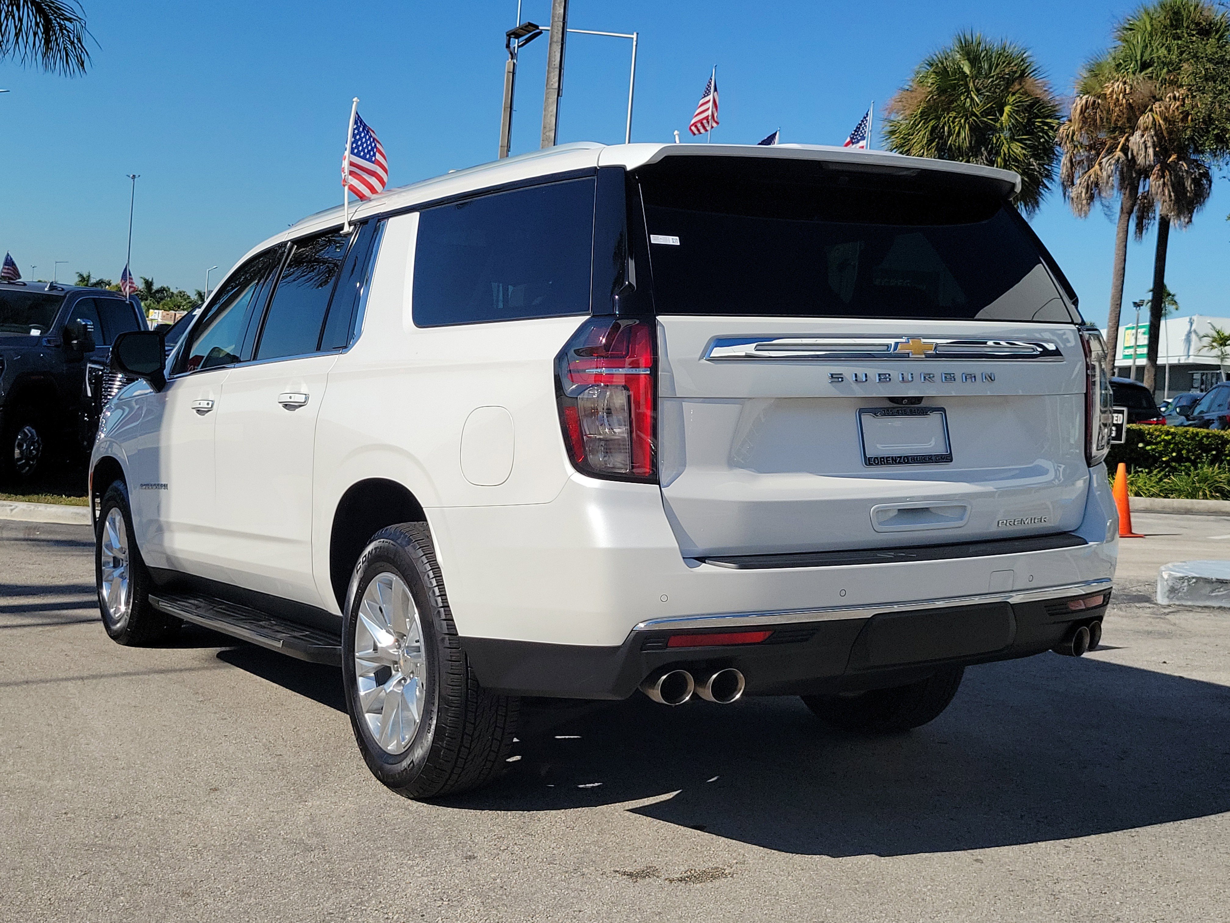 Used 2024 Chevrolet Suburban Premier w/ Premium Package image 7