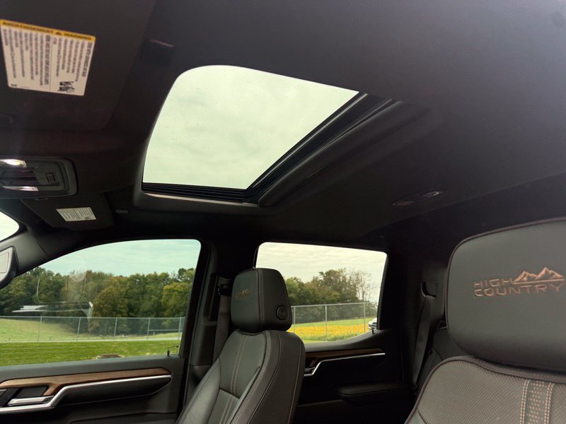 Used 2022 Chevrolet Silverado 1500 High Country w/ High Country Premium Package AWD/4WD image 6