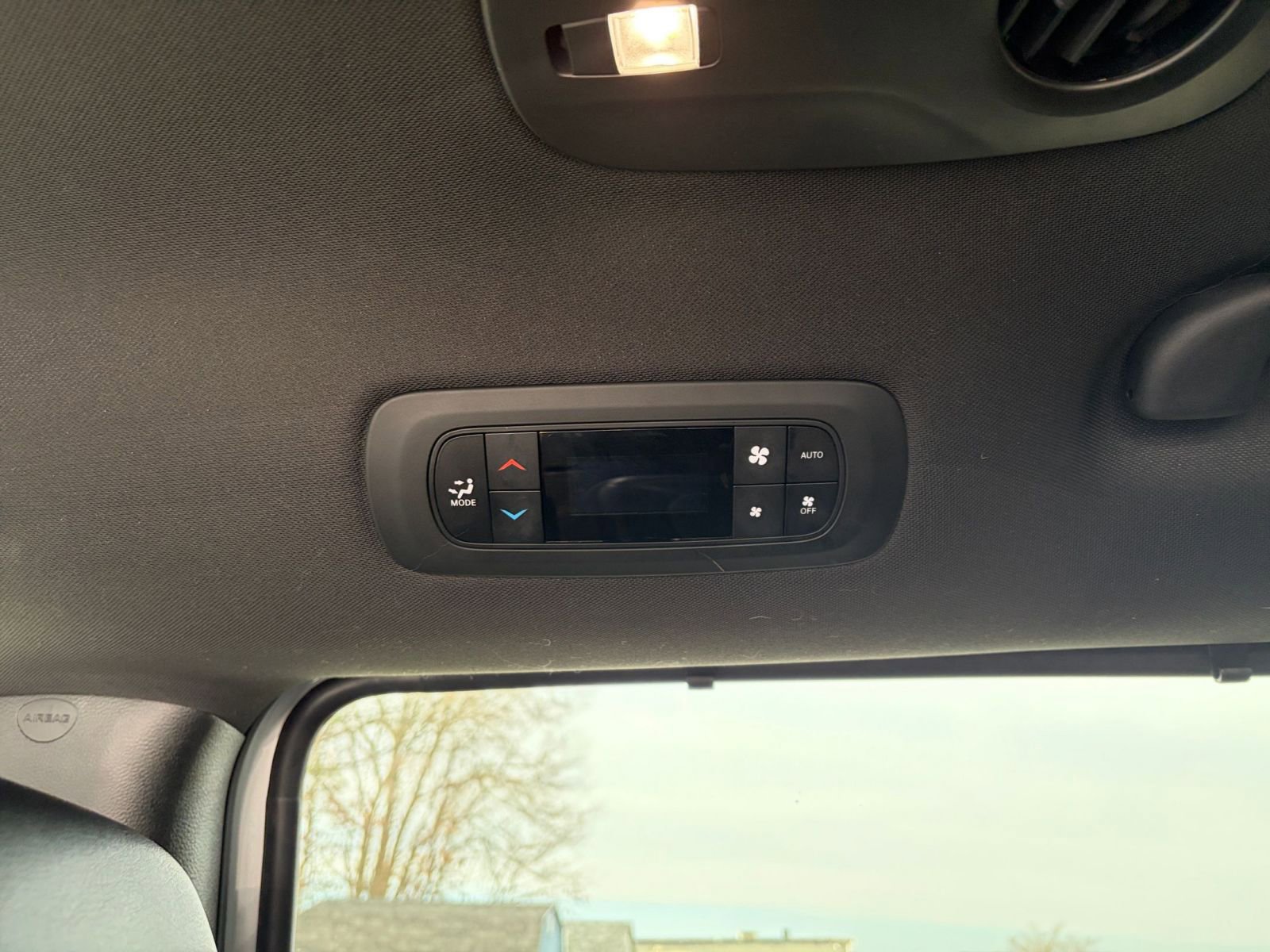 Used 2025 Chrysler Pacifica Select image 24