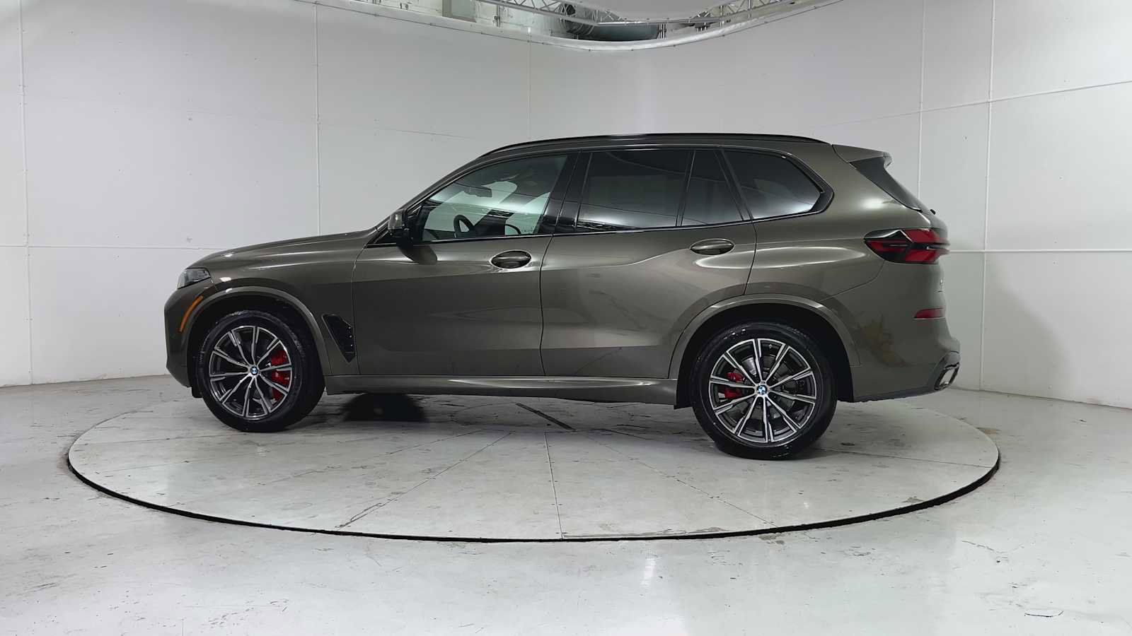 New 2026 BMW X5 xDrive40i w/ M Sport Package image 5