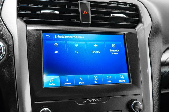 Used 2020 Ford Fusion SE image 26