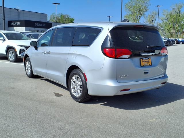 Used 2024 Chrysler Voyager LX FWD image 5