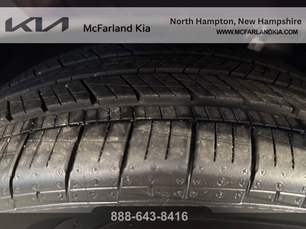 Used 2026 Kia Carnival EX image 21