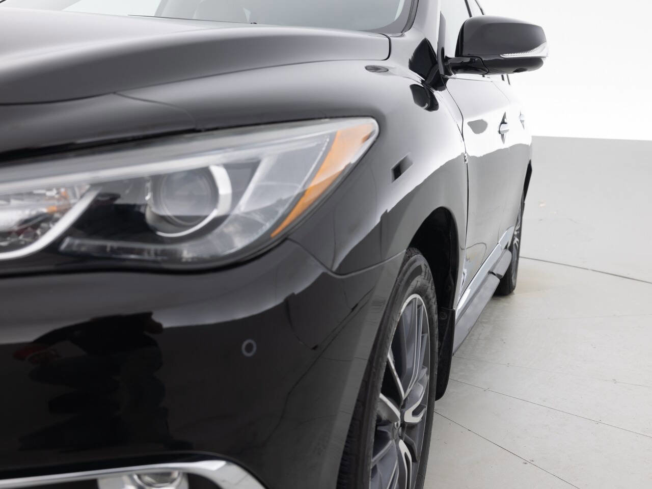 Used 2017 INFINITI QX60 Luxe w/ Deluxe Technology Package AWD/4WD image 12