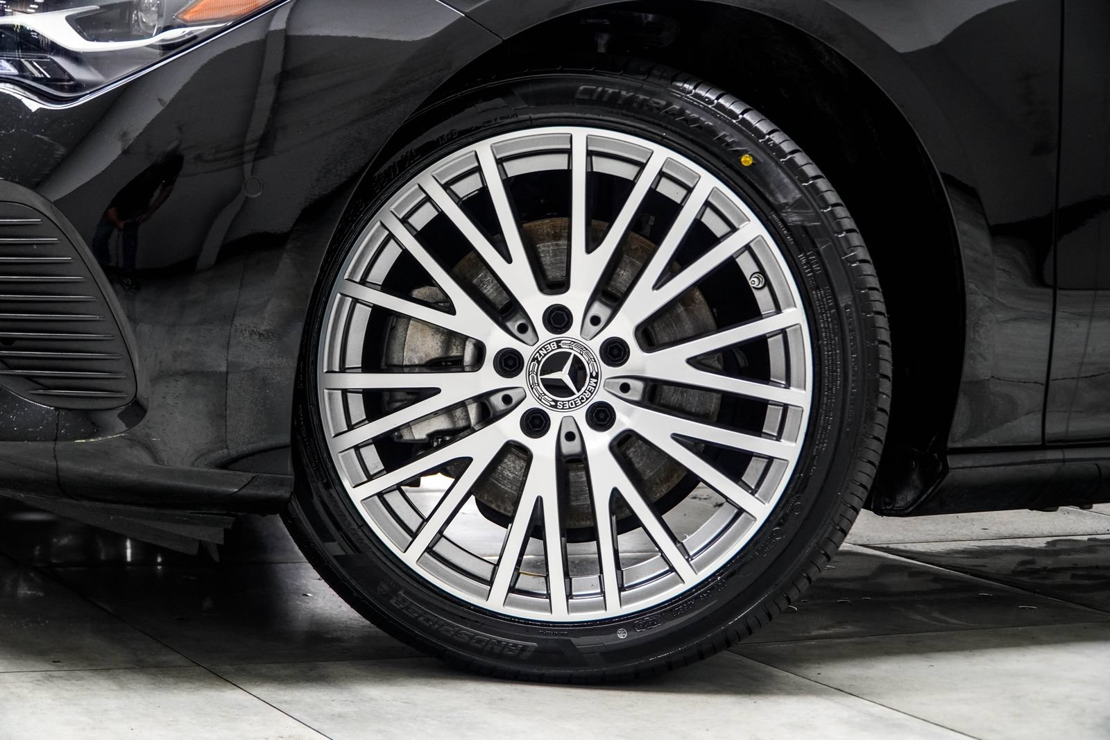 Used 2025 Mercedes-Benz CLA 250 image 3