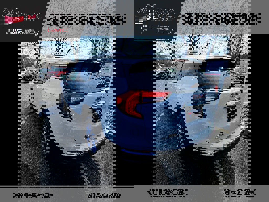 Used 2024 GMC Terrain SLT image 3