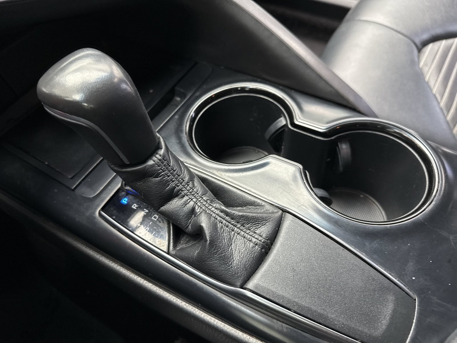 Used 2019 Toyota Camry SE FWD image 21