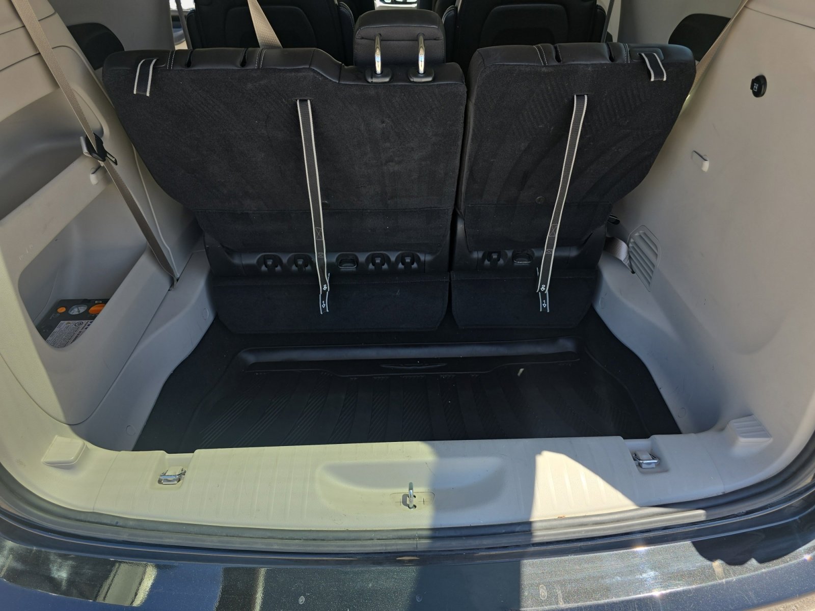 Used 2024 Chrysler Pacifica Touring-L w/ Road Tripper Package FWD image 12
