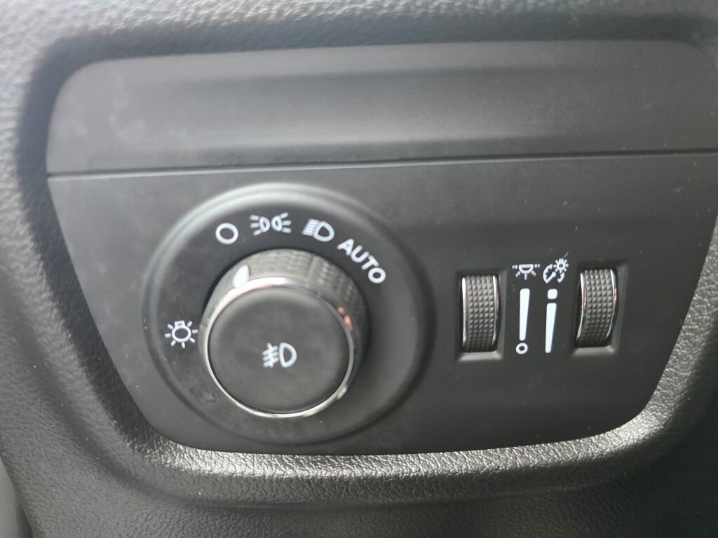 Used 2024 Jeep Grand Cherokee L Limited w/ Luxury Tech Group II image 19