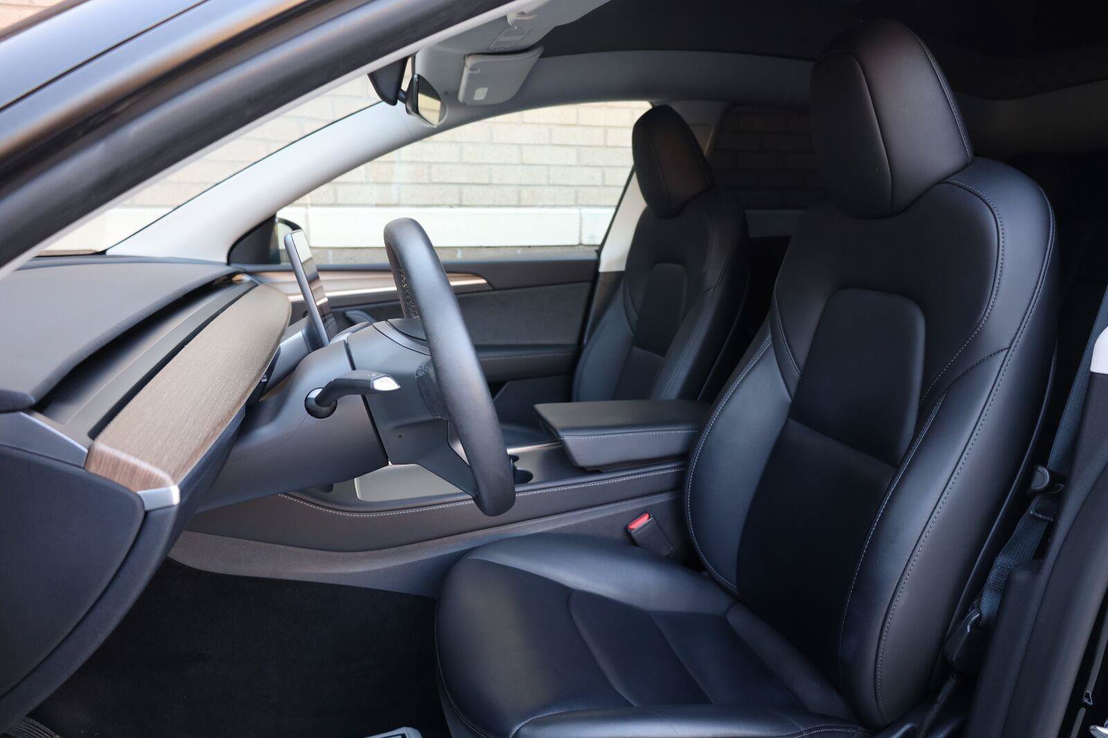 Used 2025 Tesla Model Y Long Range RWD image 18