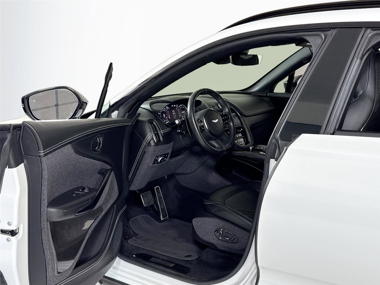 Used 2021 Aston Martin DBX image 12