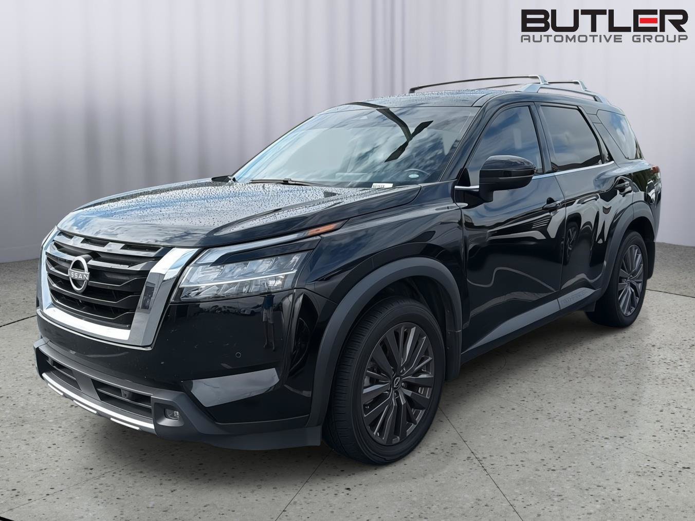 Used 2024 Nissan Pathfinder SL w/ SL Premium Package FWD image 2