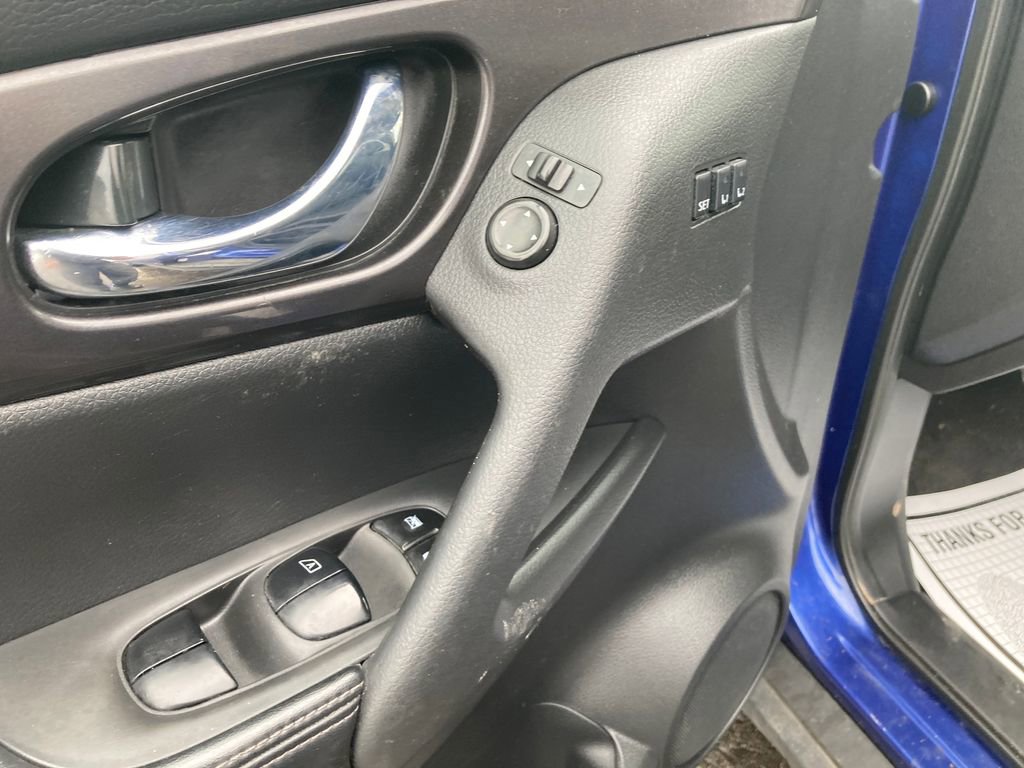 Used 2019 Nissan Rogue SV w/ Premium Package image 14