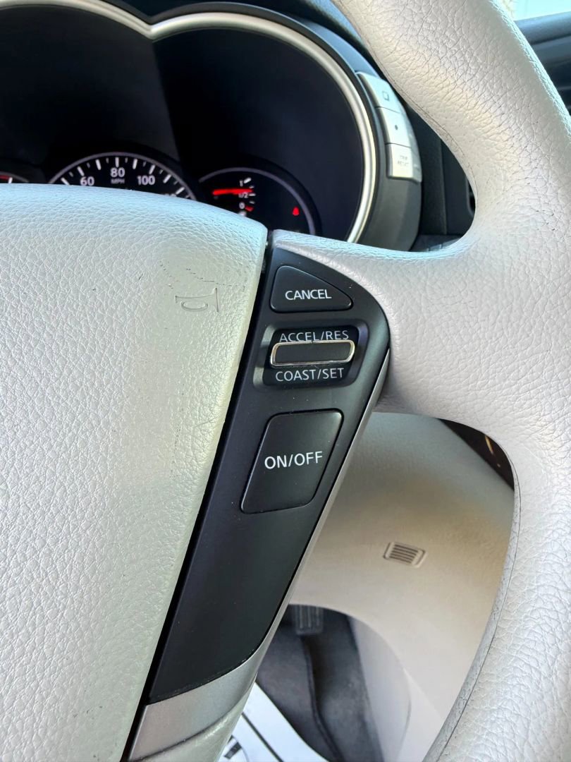 Used 2013 Nissan Quest S image 19