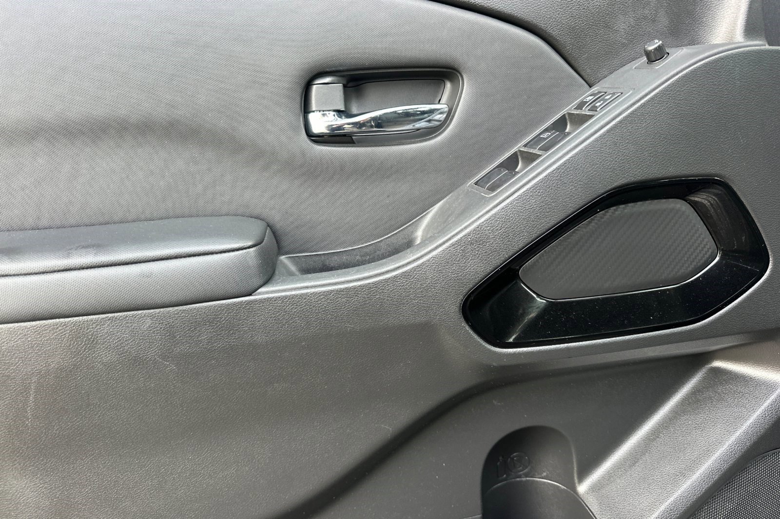 Used 2023 Nissan Frontier SV w/ Midnight Edition Package image 12