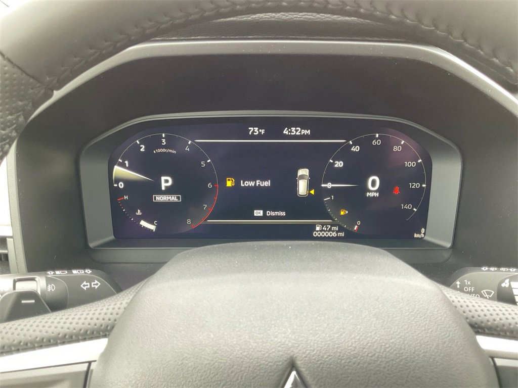 New 2025 Mitsubishi Outlander SE image 16