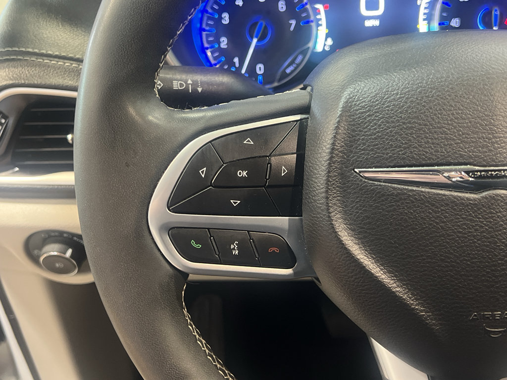 Used 2023 Chrysler Pacifica Touring-L FWD image 28