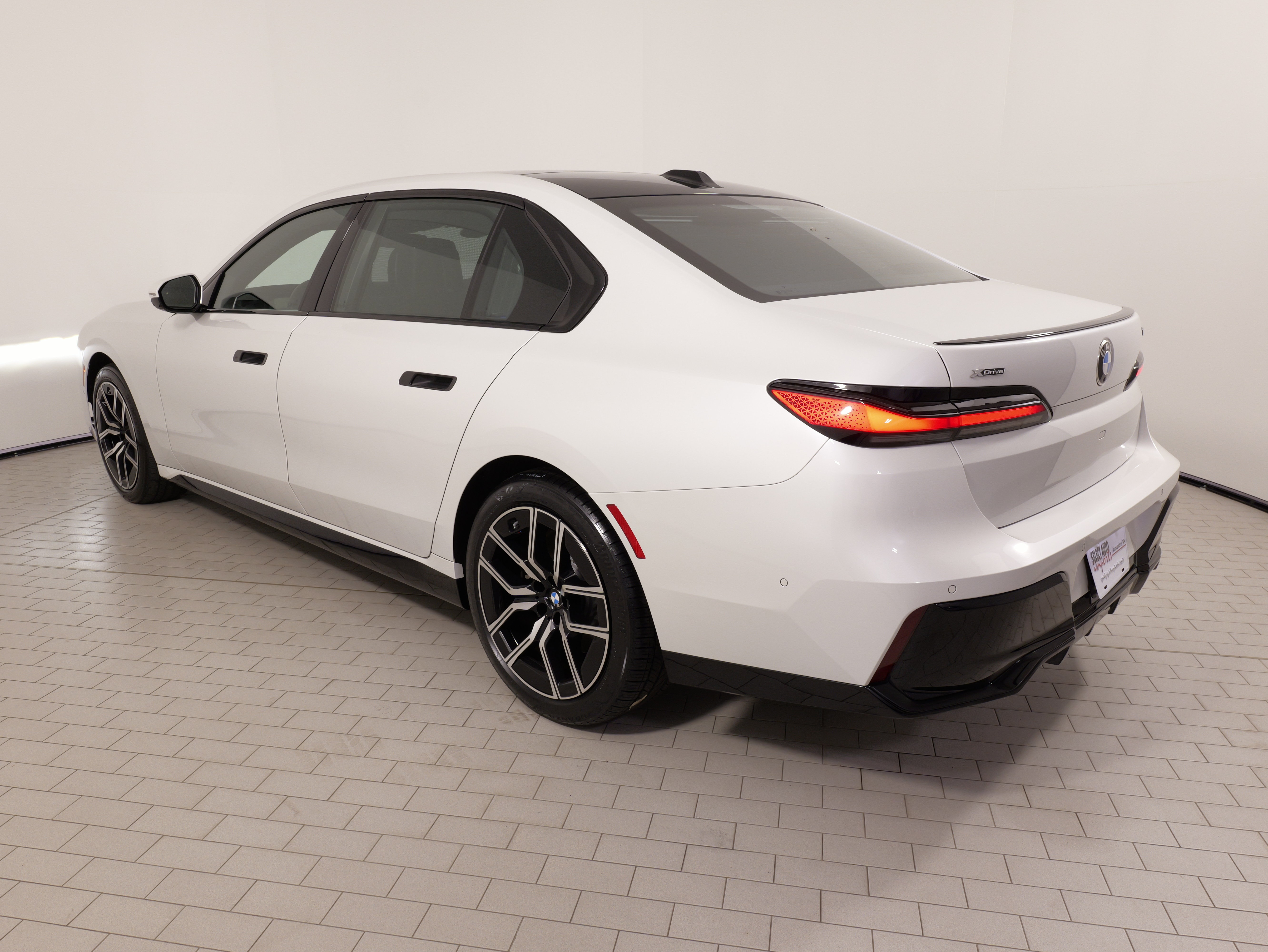 Used 2024 BMW 740i xDrive w/ Premium Package AWD/4WD image 13