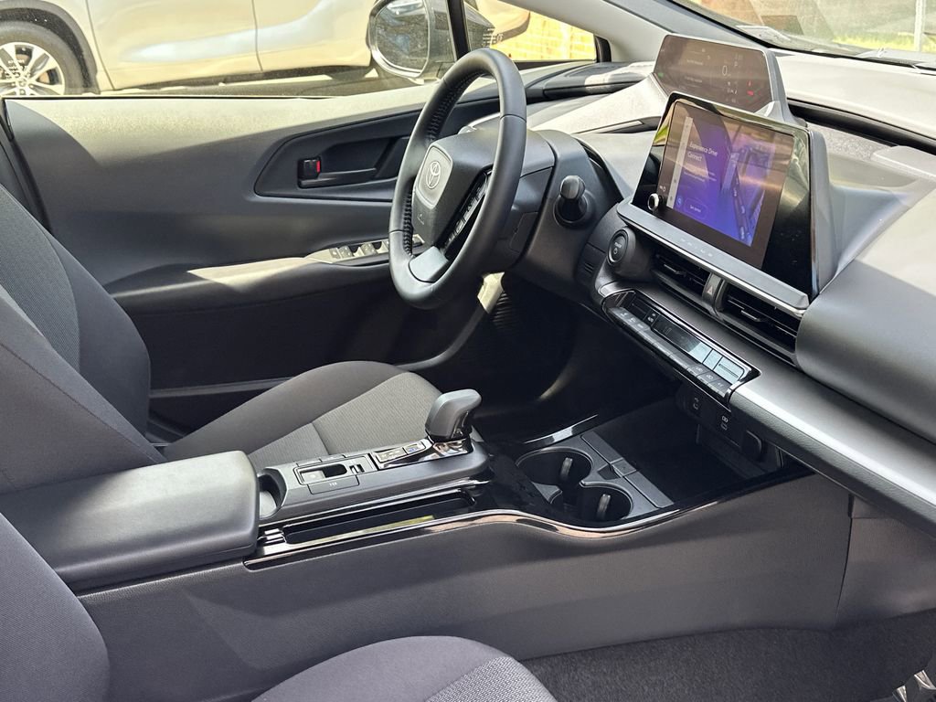 Used 2025 Toyota Prius LE FWD image 11