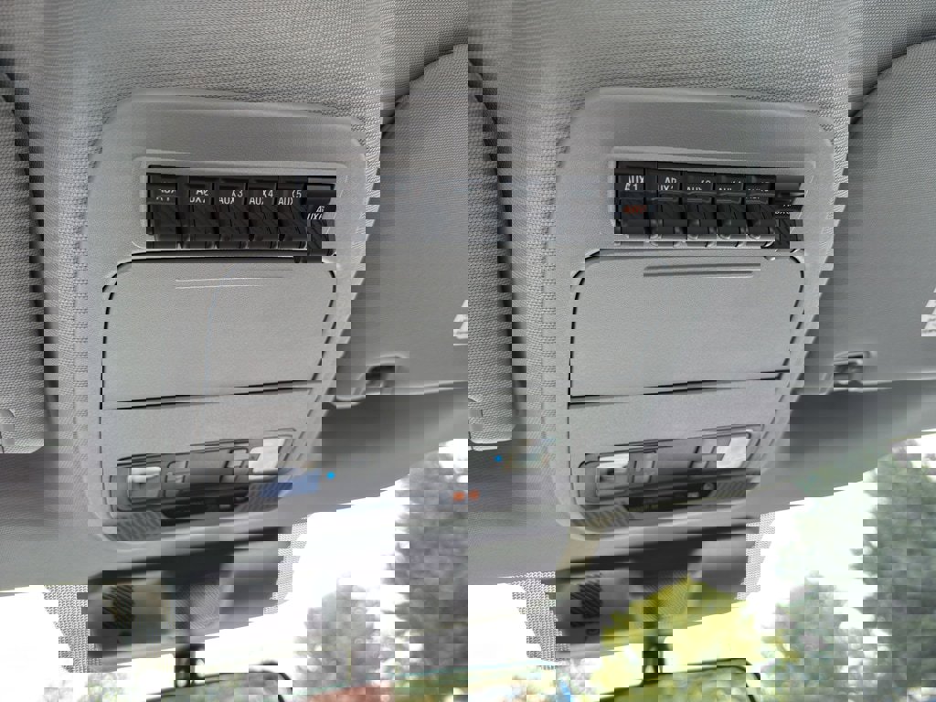 New 2025 Ford F550 4x4 Regular Cab Super Duty image 31