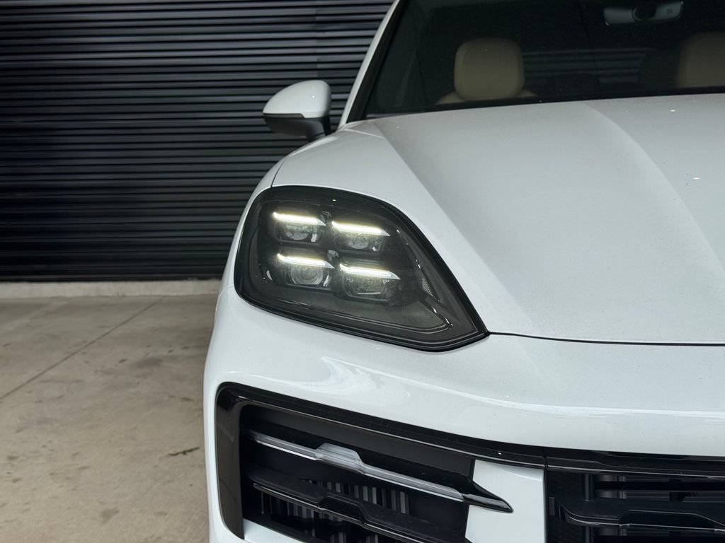 New 2026 Porsche Cayenne Coupe AWD/4WD image 12