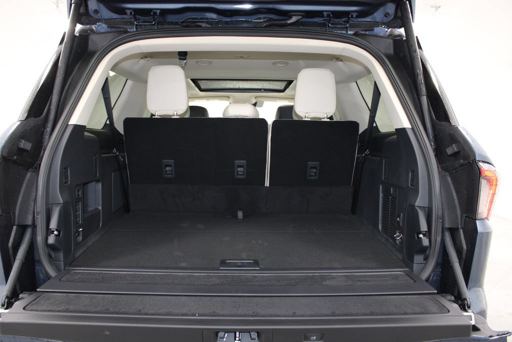 New 2027 Lincoln Navigator L Reserve RWD image 17