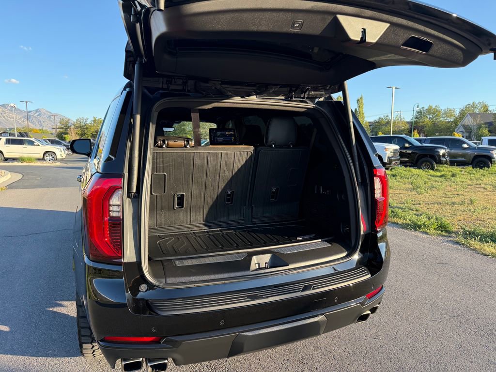 Used 2025 GMC Yukon Denali Ultimate AWD/4WD image 13