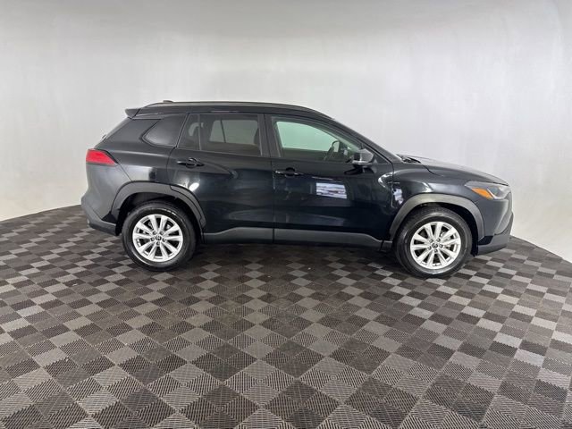 Used 2022 Toyota Corolla Cross LE FWD image 4