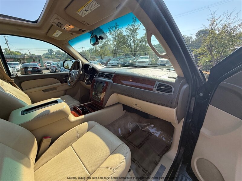 Used 2010 Chevrolet Tahoe LTZ AWD/4WD image 23