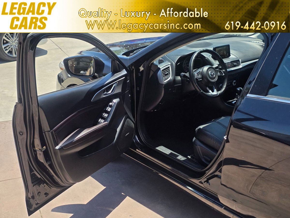 Used 2018 MAZDA MAZDA3 Touring FWD image 46