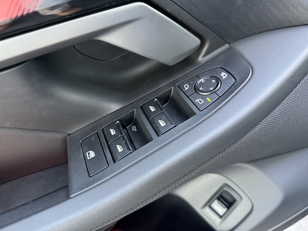 Used 2025 BMW i5 eDrive40i w/ Premium Package image 8