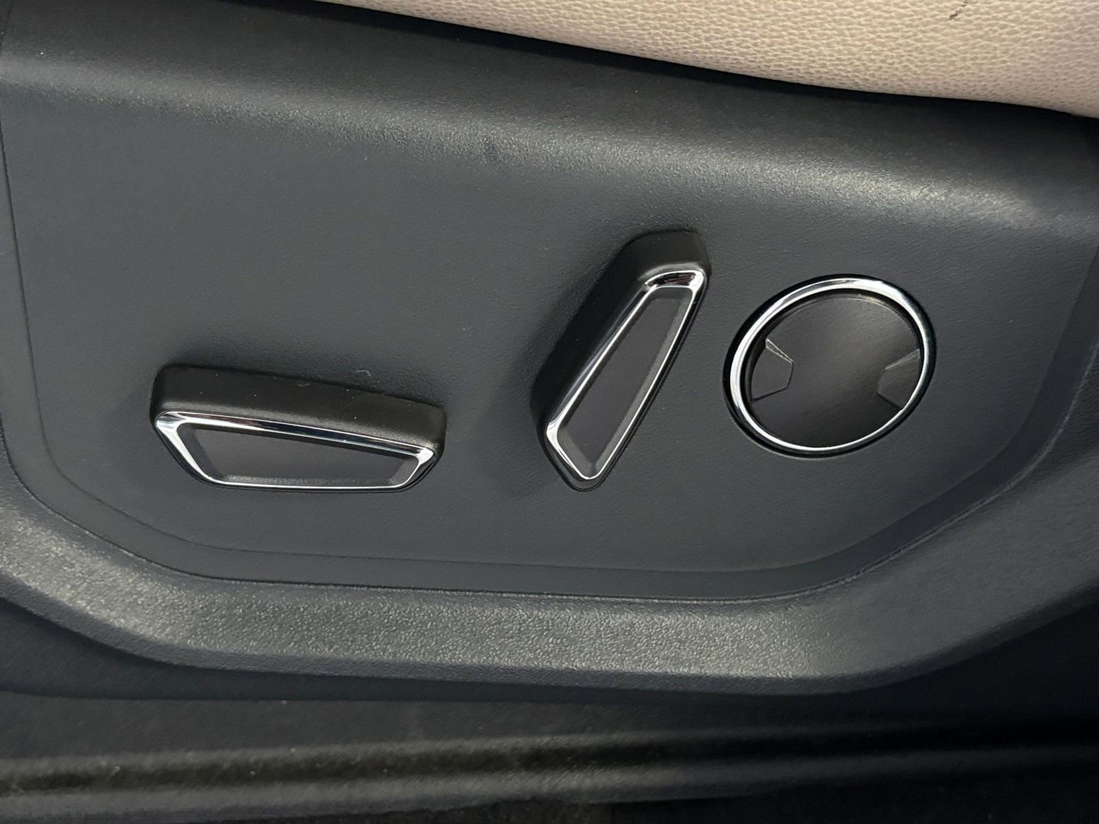 Used 2024 Ford Expedition Limited RWD image 25