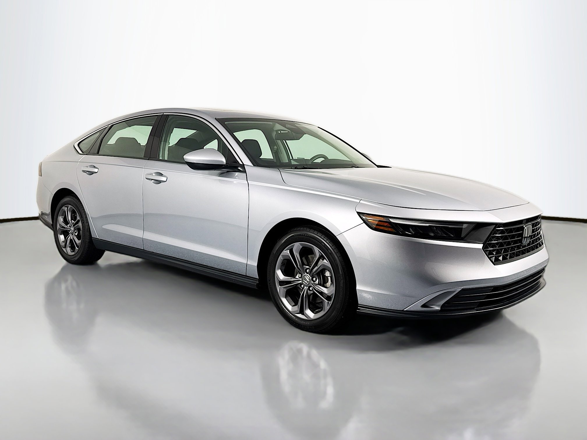 Certified 2023 Honda Accord EX image 3