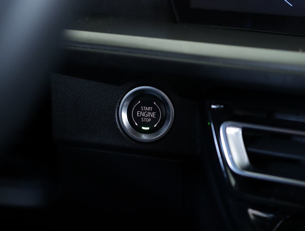 Used 2024 Chevrolet Traverse LT image 19