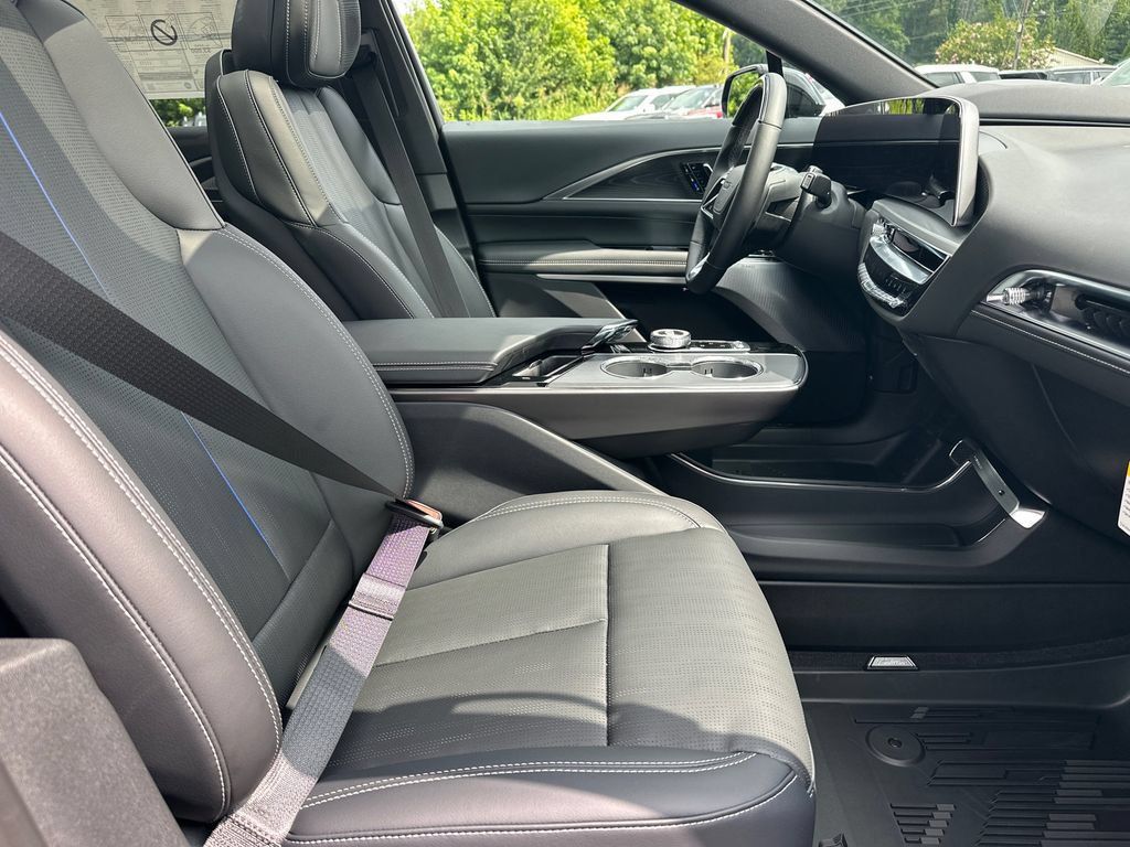 New 2026 Cadillac Lyriq V w/ LPO, Floor Liner Package AWD/4WD image 13