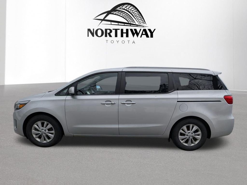 Used 2017 Kia Sedona LX w/ LX Essentials Premium Package image 7
