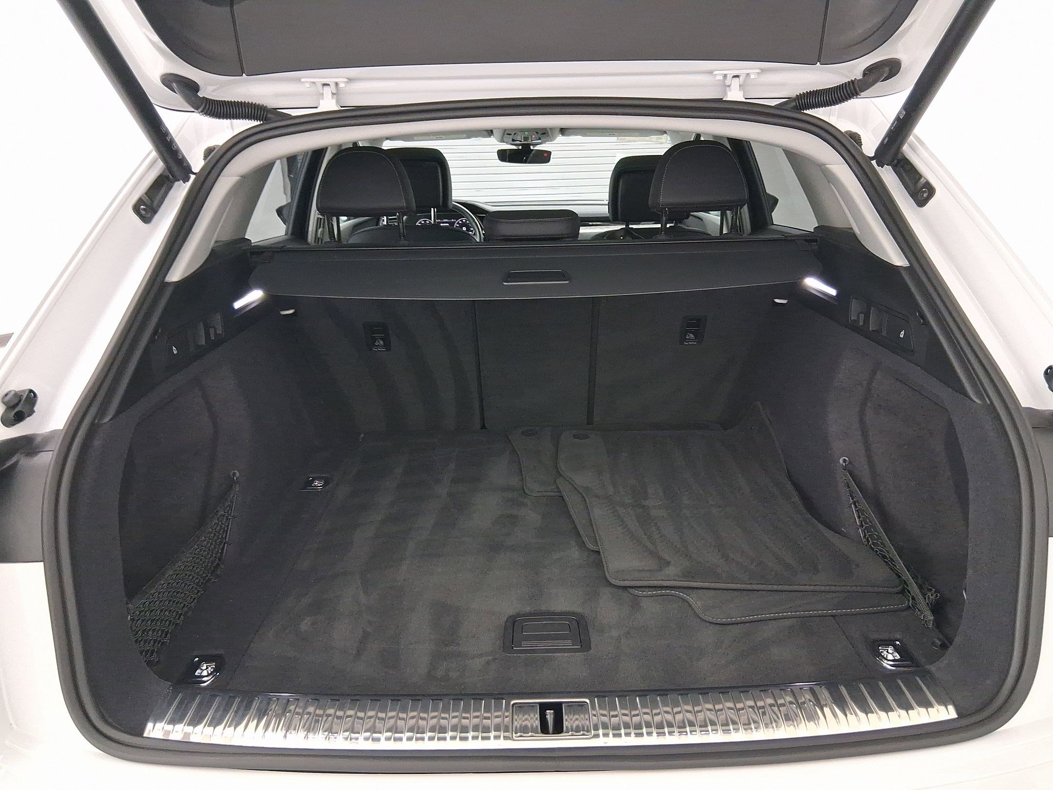 Used 2024 Audi Q8 e-tron Premium Plus w/ Premium Plus Package image 30