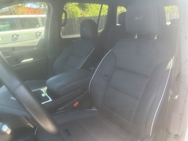 Used 2025 Buick Enclave Sport Touring FWD image 6