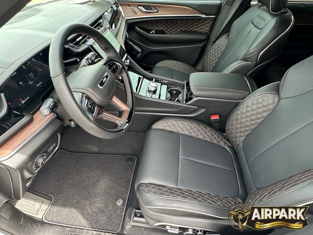 New 2025 Jeep Grand Cherokee Summit w/ Adv Protech Group IV AWD/4WD image 15