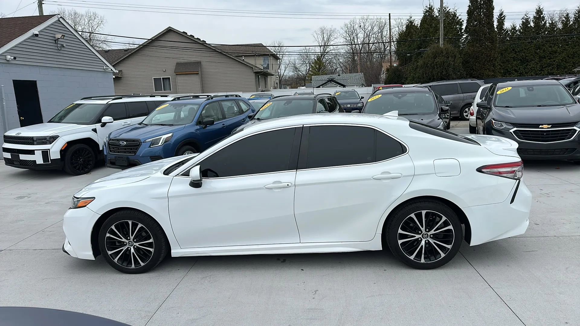 Used 2020 Toyota Camry SE image 8