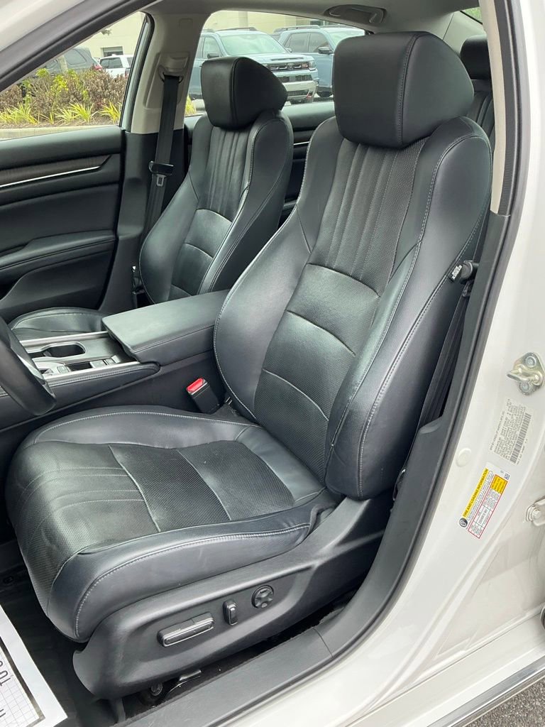 Used 2018 Honda Accord Touring image 32
