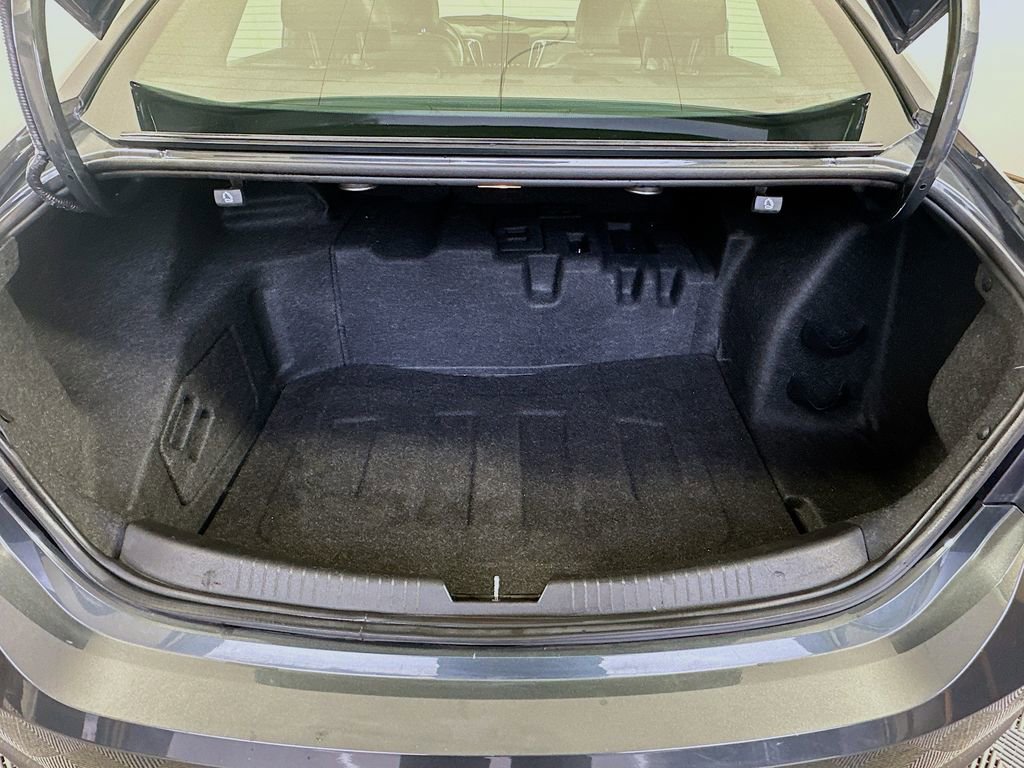 Used 2018 Chevrolet Malibu Hybrid w/ Leather Package image 25