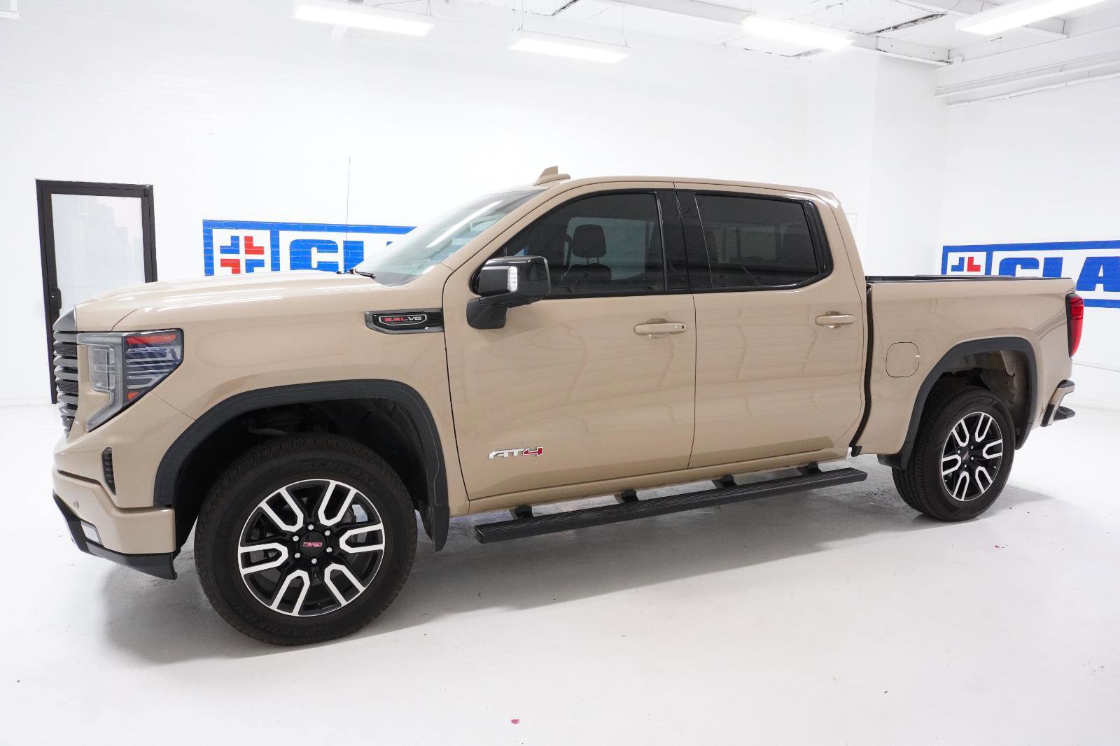 Used 2022 GMC Sierra 1500 AT4 w/ AT4 Premium Package image 8