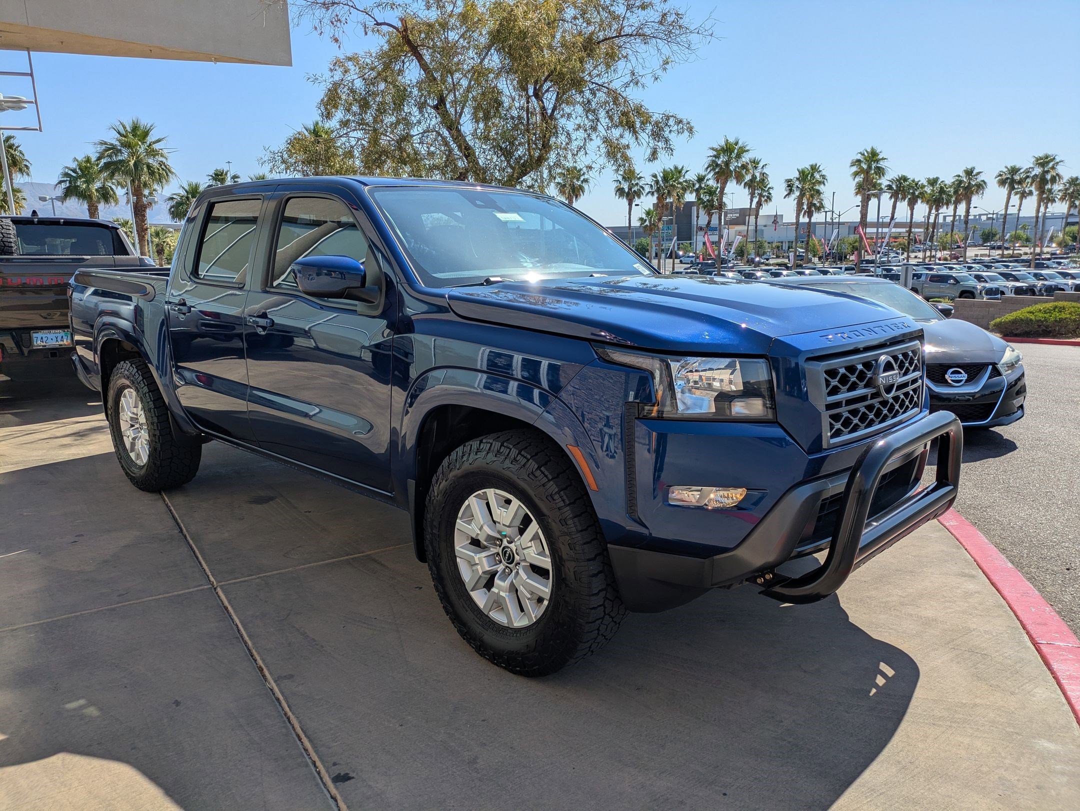 Used 2022 Nissan Frontier SV AWD/4WD image 7