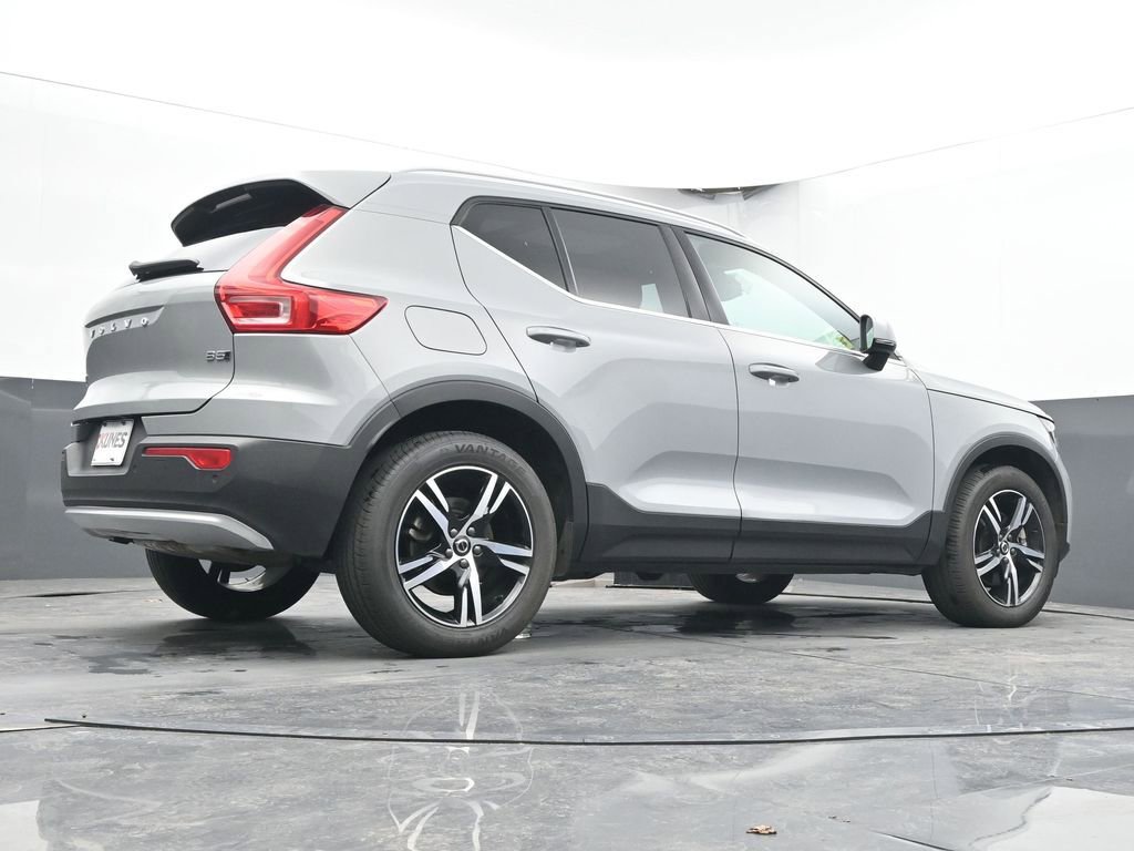 Used 2025 Volvo XC40 B5 Core image 44